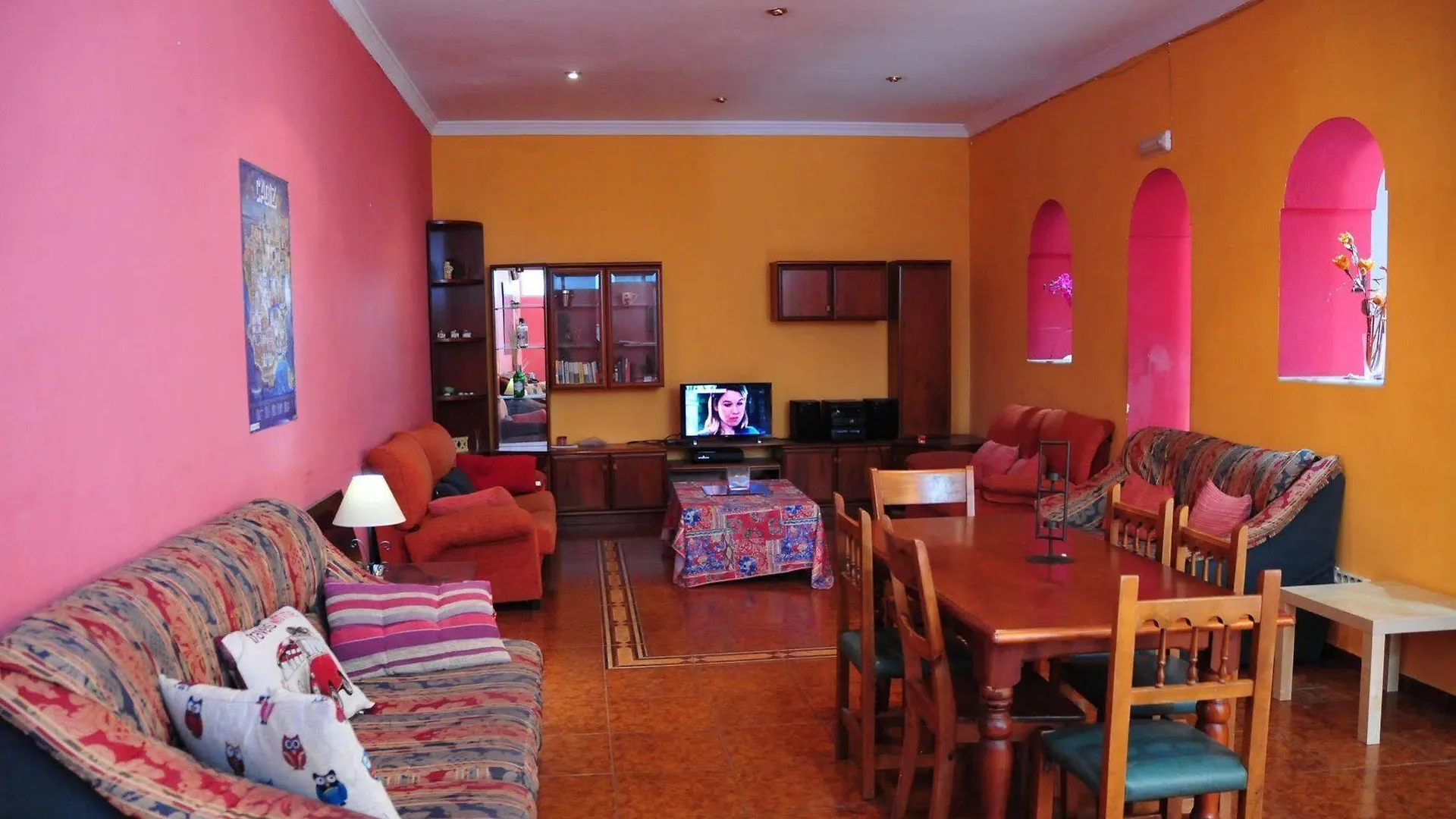 Malaga Beach And Center Backpackers Hostel